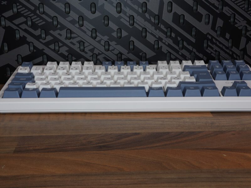 Trust GXT 872 Xyra TKL RGB keyboard compact mechanical gaming USB-C.JPG